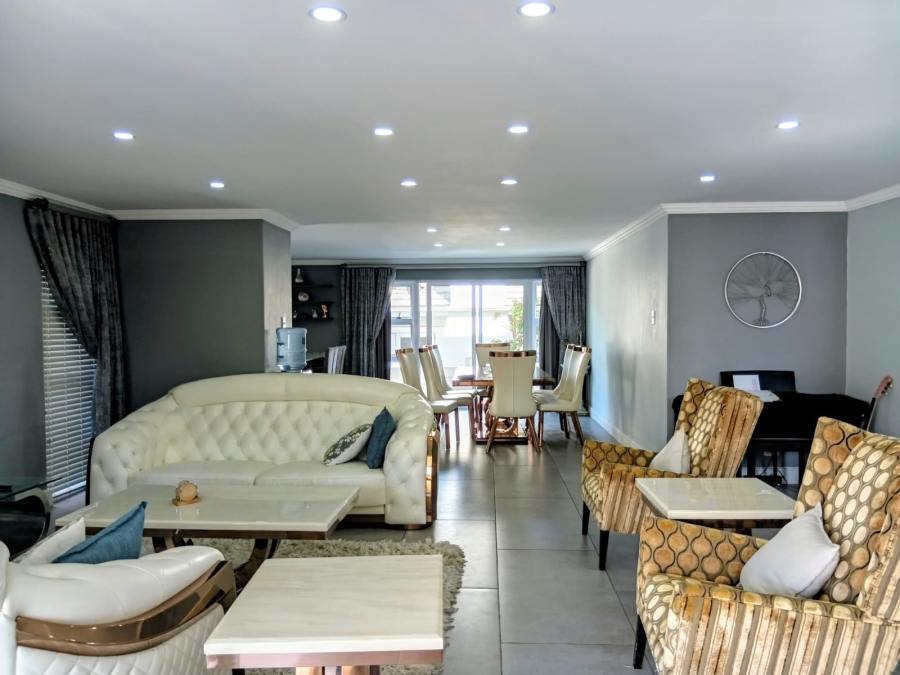 5 Bedroom Property for Sale in Beacon Bay Eastern Cape